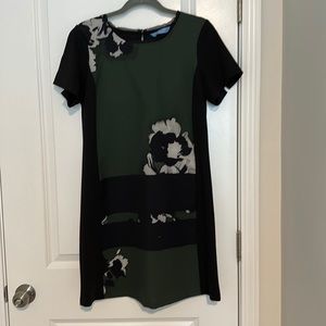 Women’s short sleeve dress